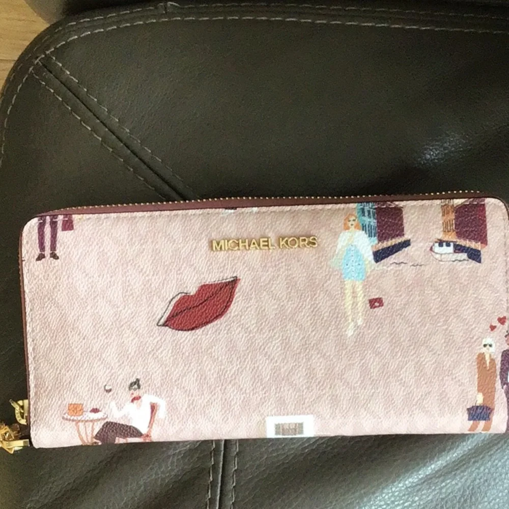 Michael Kors Large Jet Set Girls Logo Continental Wallet - Picture 12 of 14
